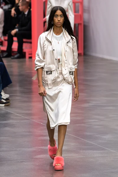 Look 63